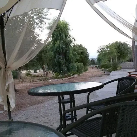 Olivi לינה וארוחת בוקר 3*