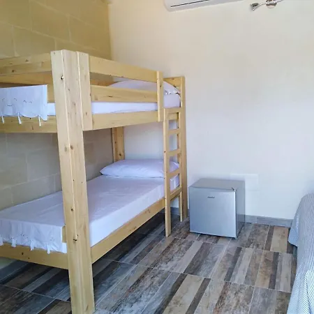 Olivi לינה וארוחת בוקר