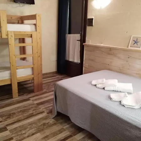 לינה וארוחת בוקר Olivi 3*