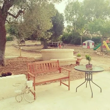 לינה וארוחת בוקר Olivi